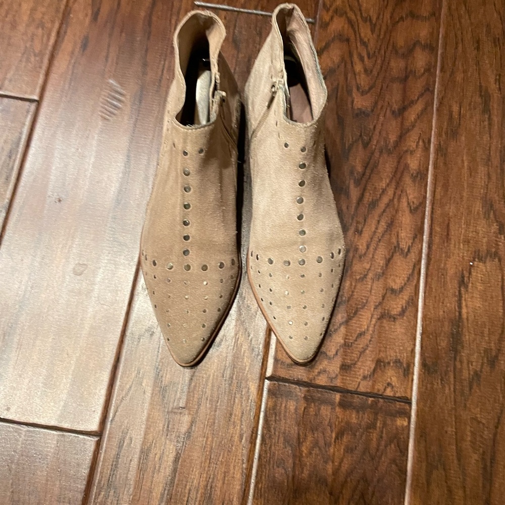 Free People suede ankle boots. 37